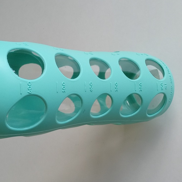 Aqua Life Factory Glass Water Bottle w/ Silicone Sleeve - Picture 3 of 11